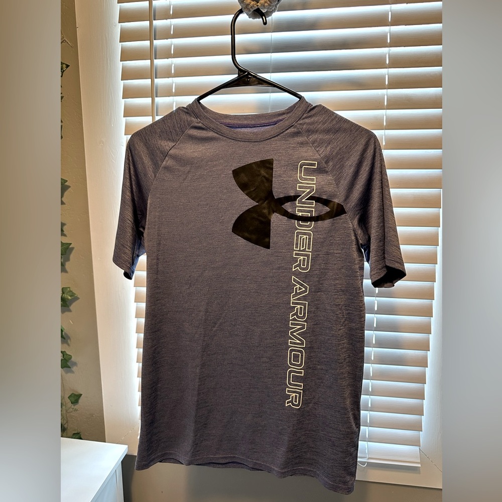 Under Armour youth tshirt, size XL